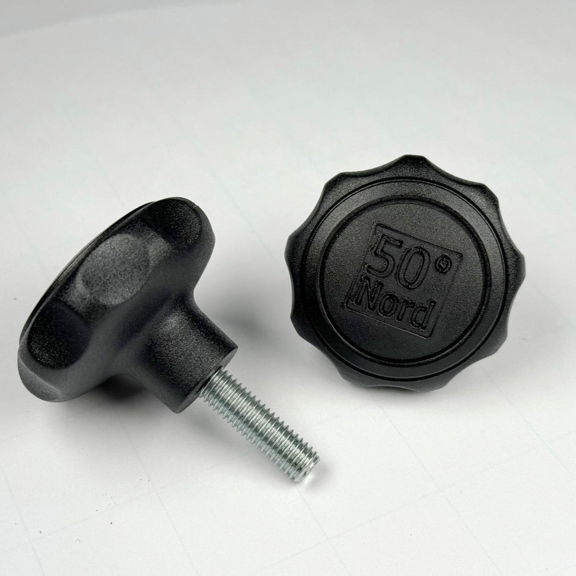 Vis à oreilles M8