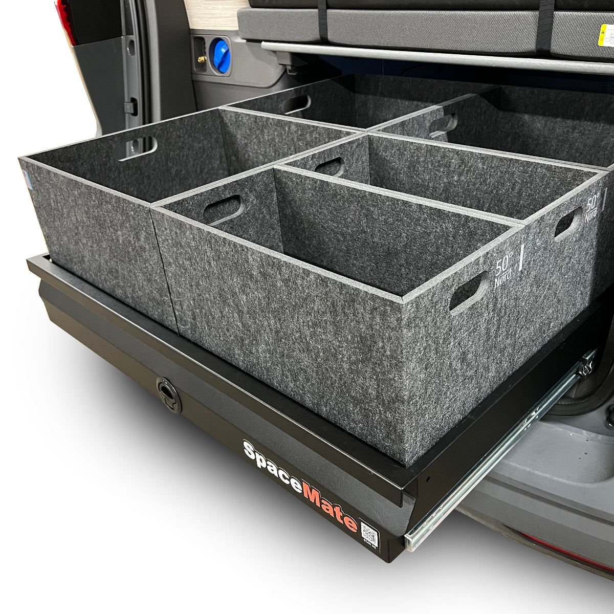 Rear pull-out box / T7